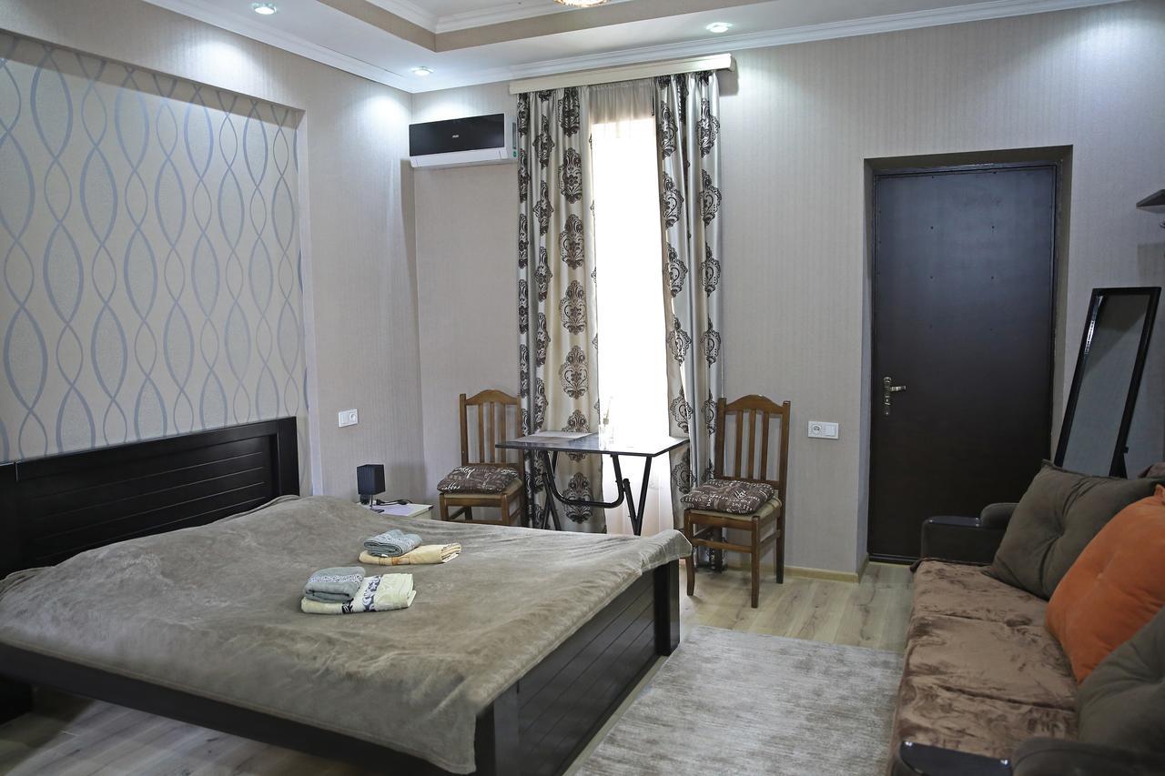 Guest House Beautiful Tbilisi On Khidistavi Street Екстер'єр фото
