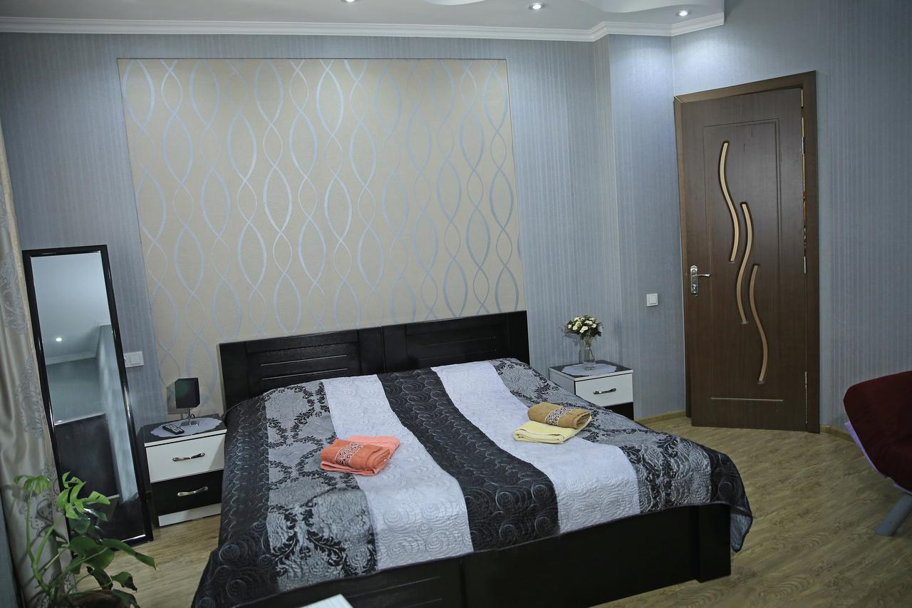 Guest House Beautiful Tbilisi On Khidistavi Street Екстер'єр фото