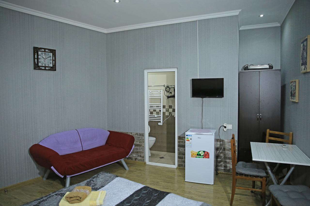 Guest House Beautiful Tbilisi On Khidistavi Street Екстер'єр фото